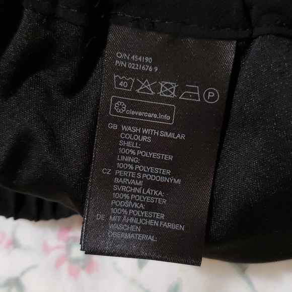 EUC BLack Flowy Pleated Shorts XSMALL - Picture 7 of 7